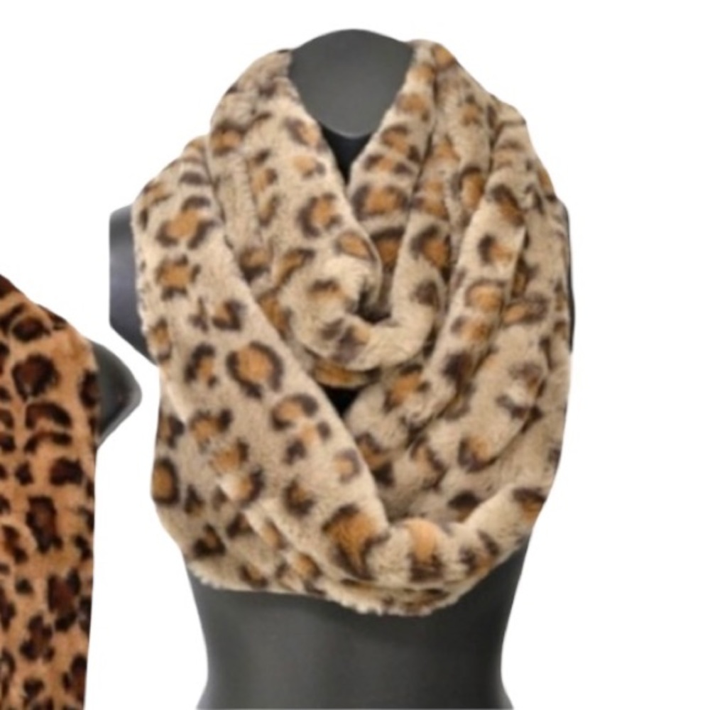 🎄NEW! Leopard Print Infinity Scarf 🎁